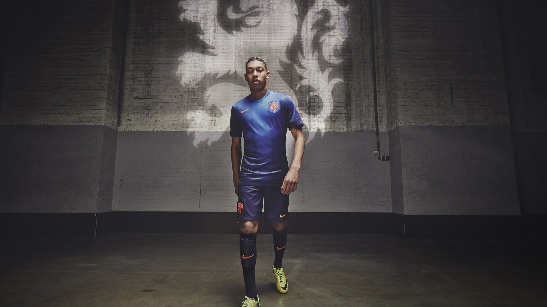 哈腾17中14轰33+19仍无缘今日最佳?因为你遇到了创纪录的字母哥,哈滕女友