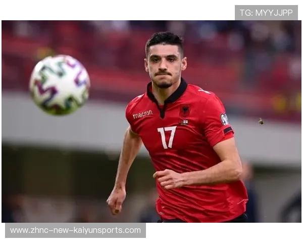 布罗亚在乱战中抢点捅射破门